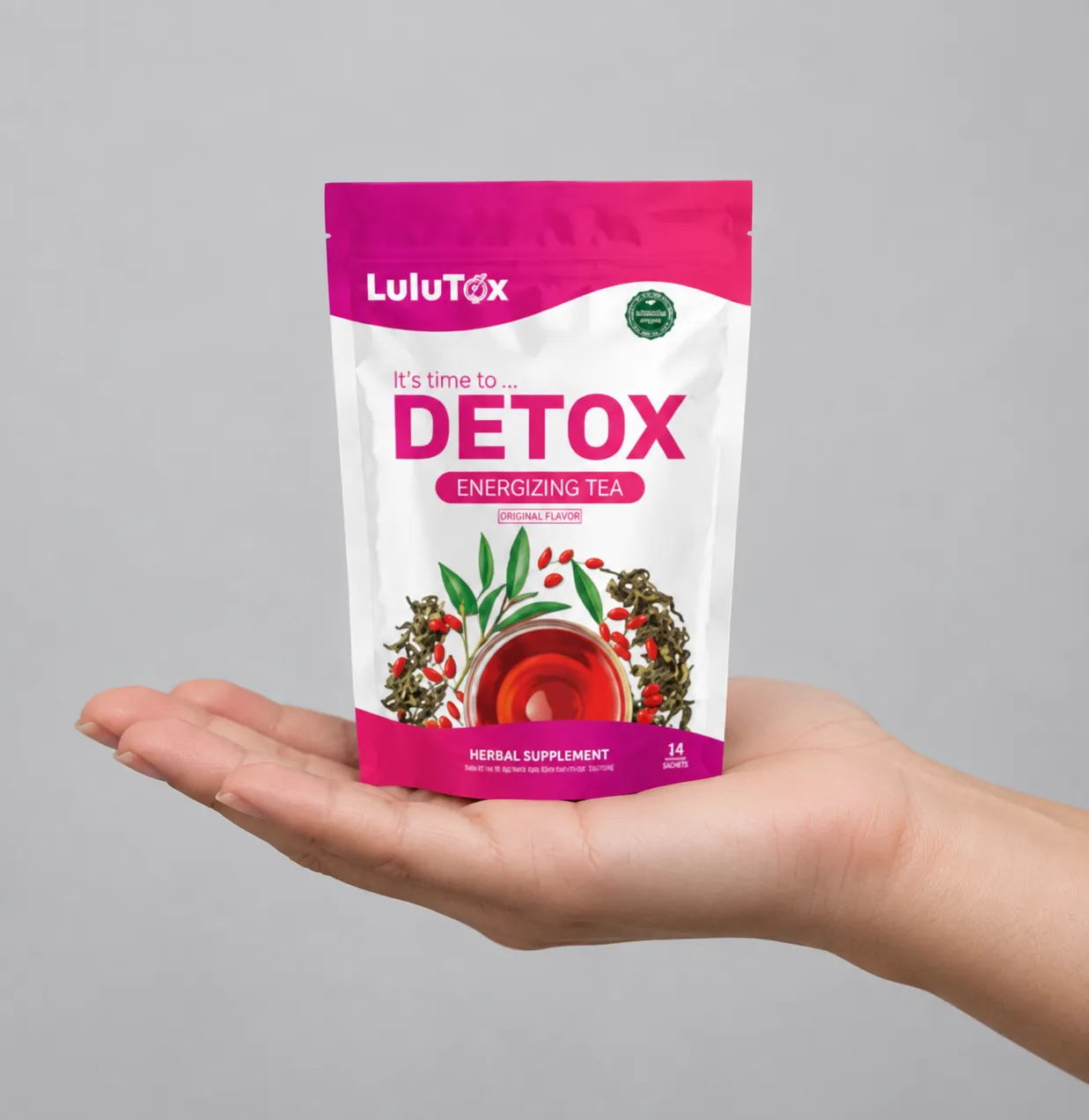 Lulutox Detox Tea HCTC — de verpakking in de hand